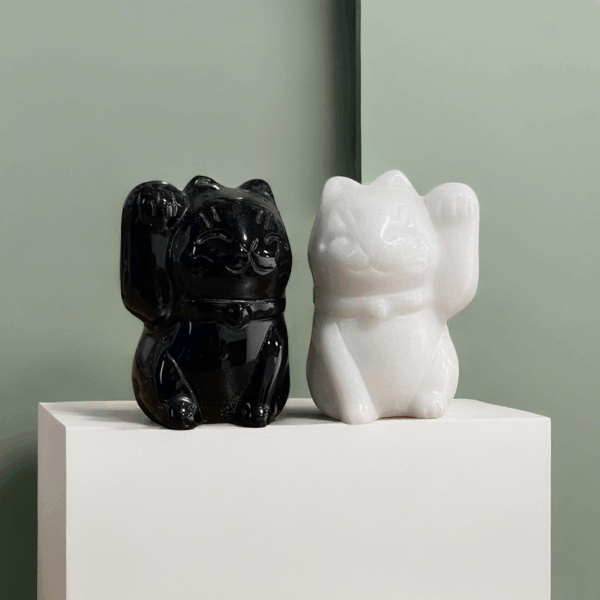 人手彫刻獨一無二的天然黑耀石 (Black obsidian) 及白石 (White quartz) 黑白招財貓 (每對 - 隨機)
