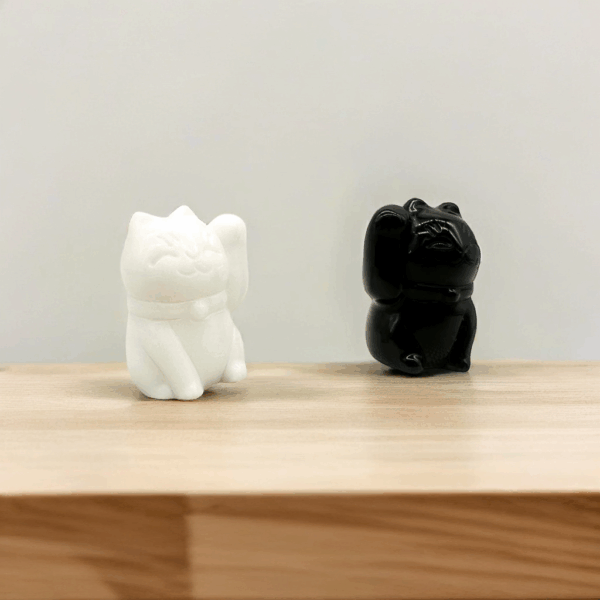 人手彫刻獨一無二的天然黑耀石 (Black obsidian) 及白石 (White quartz) 黑白招財貓 (每對 - 隨機) - Image 2